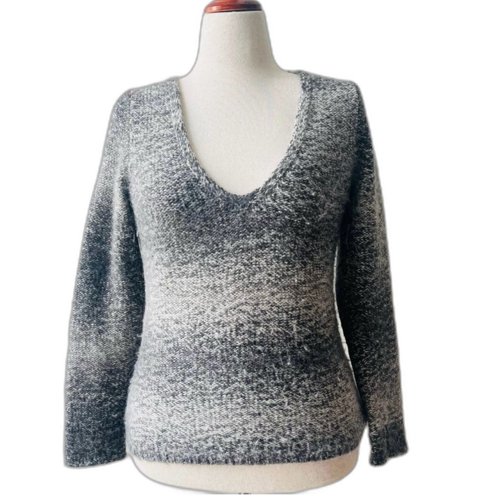 BANANA REPUBLIC Womens Alpaca Wool V Neck Knit Sweater Size Medium fits like XS